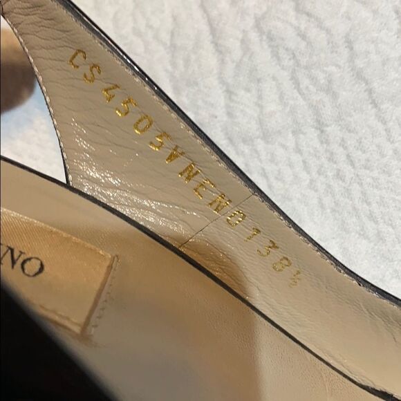 Valentino Garavani Patent sling back bow heels. 38 - Picture 10 of 10